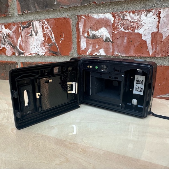 Yashica Imagination Micro AF 35mm Point & Shoot Film Camera (with Case/Booklet) - Picture 3 of 6